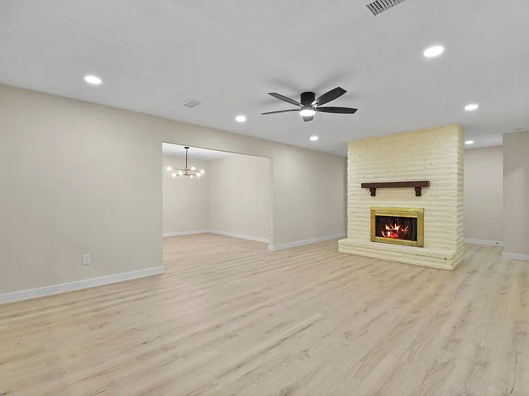2322 Aprilmont Dr — Photo 8