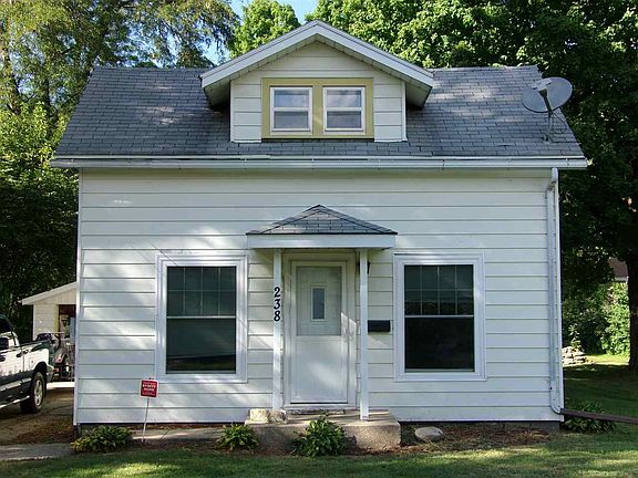 4th image of 238 Rose Ave