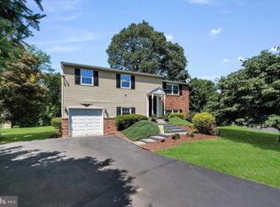 209 Seneca Dr, Doylestown, PA 18901