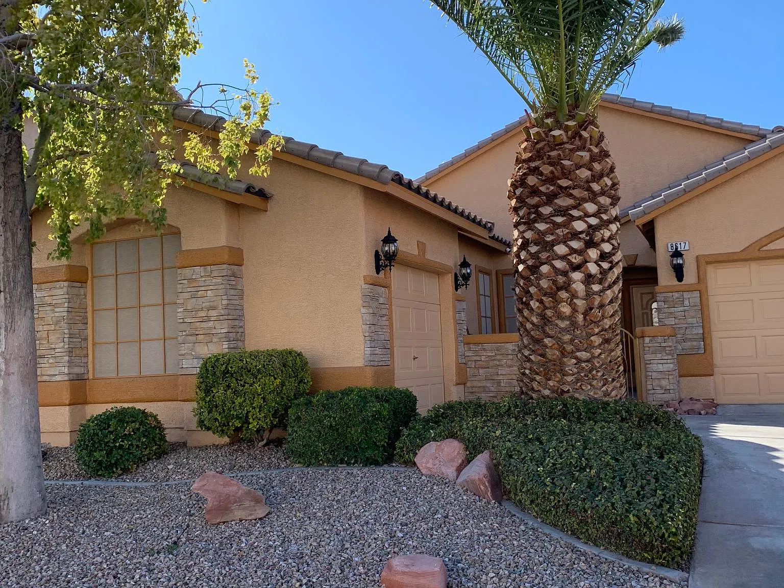 3 bed, 2.5 bath, 2375 sqft, $2,600 — Photo 2