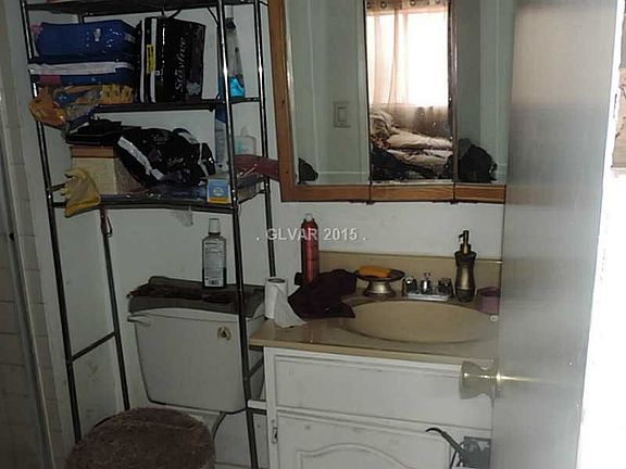 5th image of 2933 Theresa Ave
