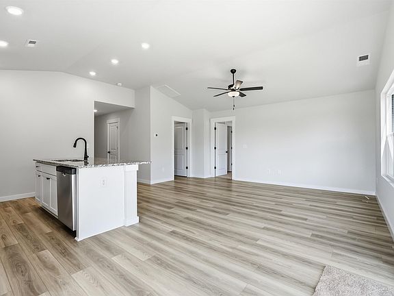 4th image of 422 W Claywalk Way