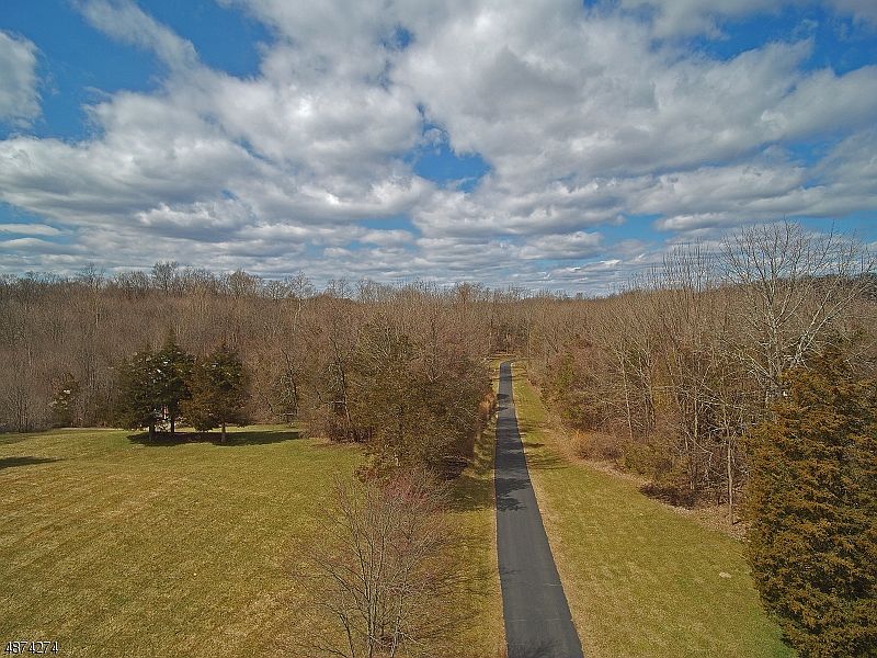 2nd image of 20 Fox Hollow Way