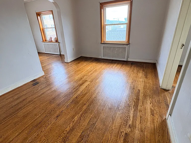 1110 Graham Ave #2 — Photo 3
