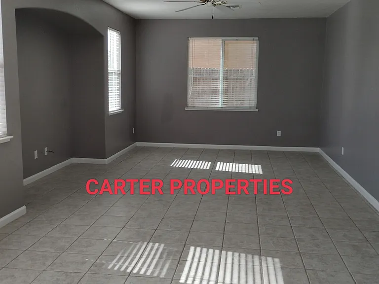 4437 Giselle Ln — Photo 8