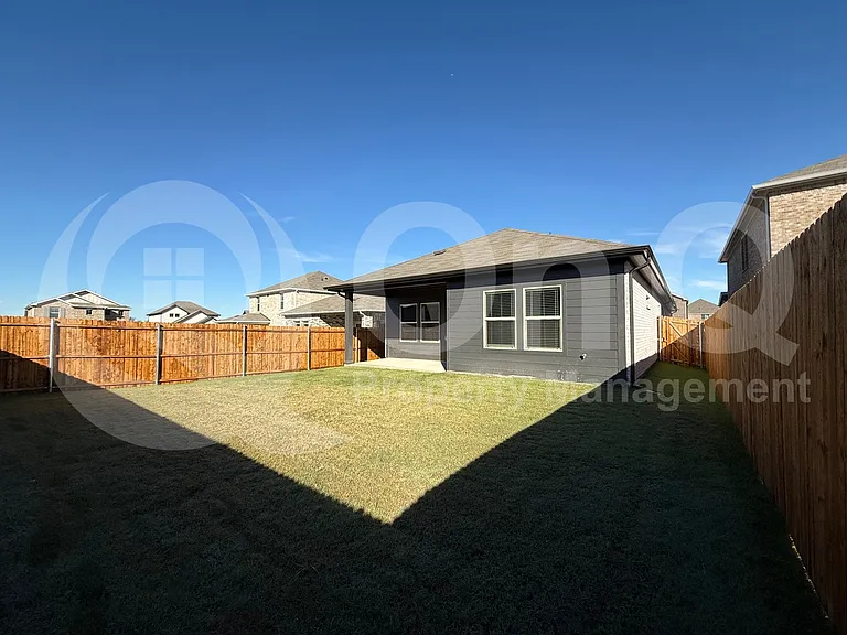 505 Blanton St — Photo 21