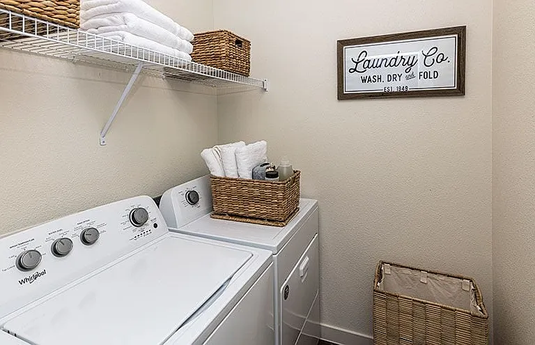 Lakeline Crossing Apartments — Photo 22