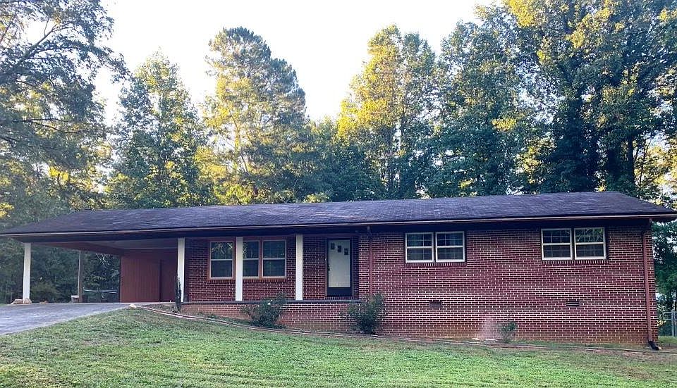 3/2 ranch w lovely country setting