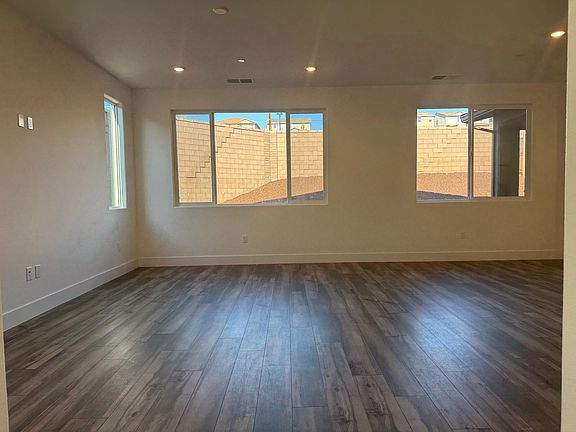 3rd image of 3464 Hampton Dr