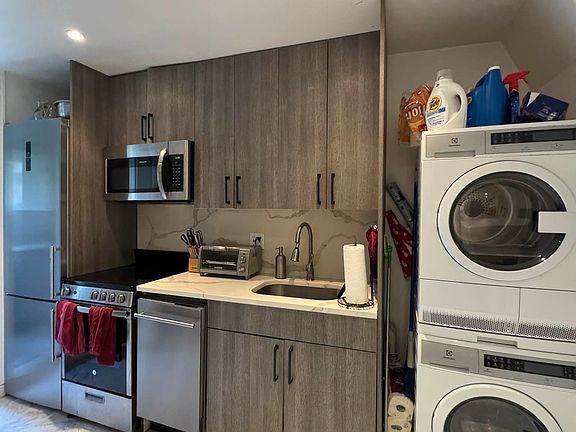 2nd image of 401 E 62nd St Unit 6E