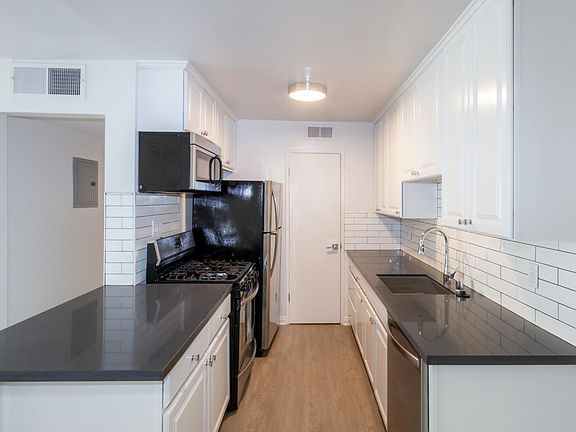 3rd image of 1801 Morton Ave