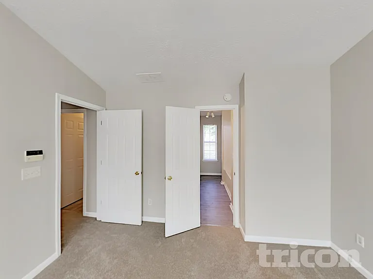 936 Edgewood Ln — Photo 12