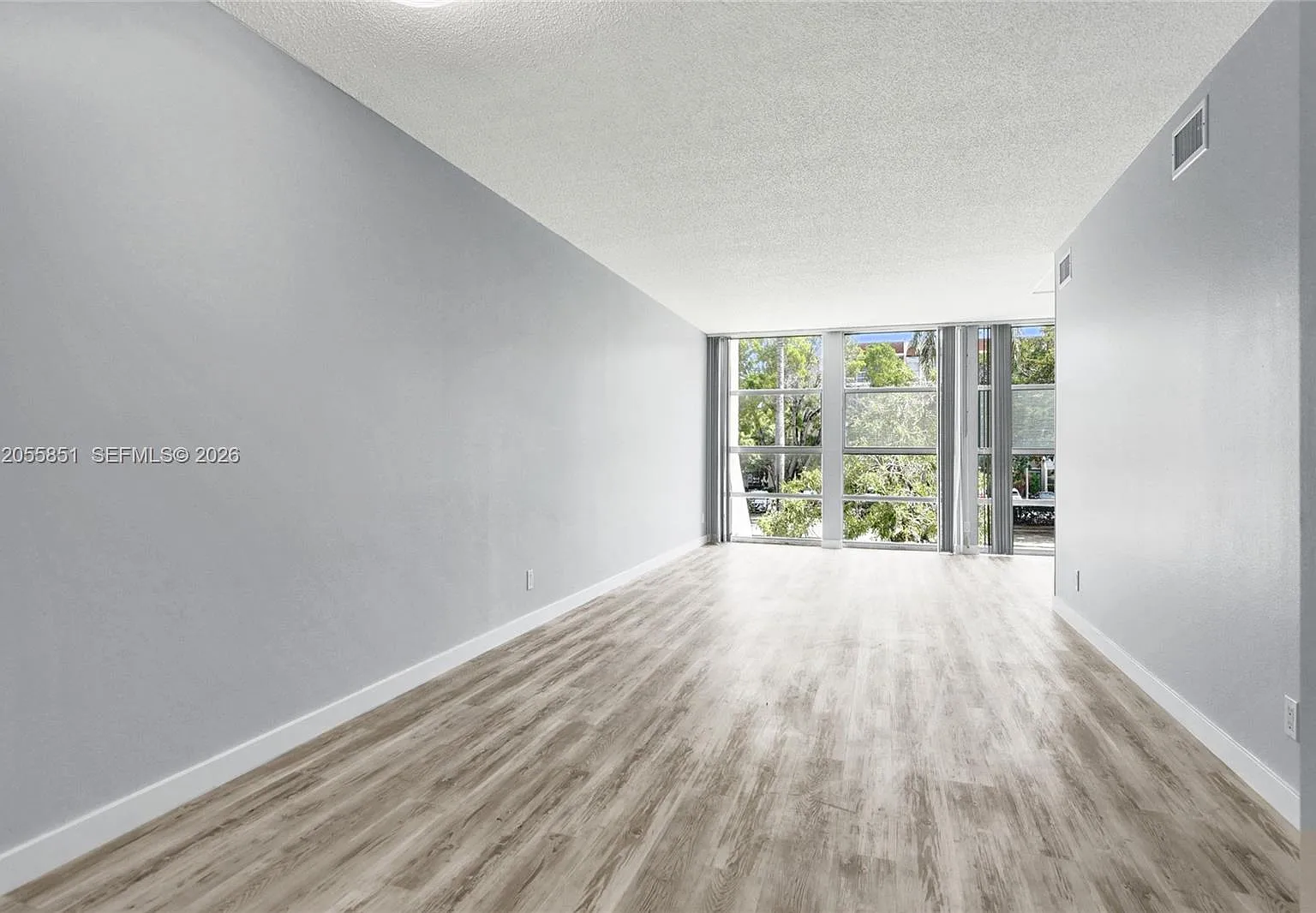 Desoto Park Condo — Photo 3