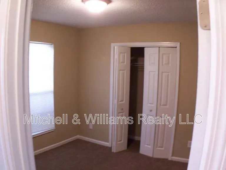 2902 W 5th St — Photo 8