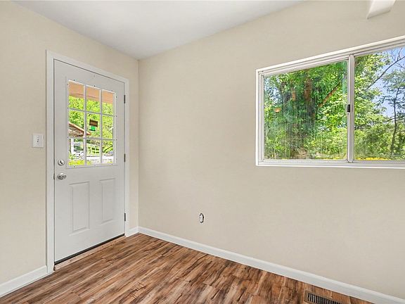 4th image of 8547 Davis Rd