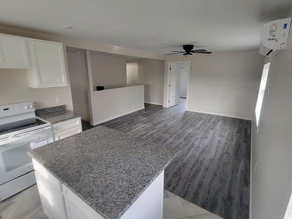 Modern, airy & spacious with central AC/heat