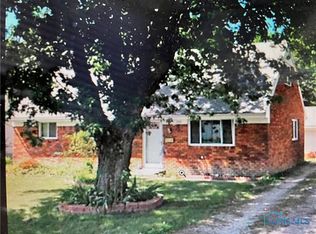 2729 Bleeker St, Oregon, OH 43616