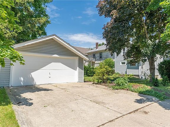 3rd image of 116 E Mapledale Ave