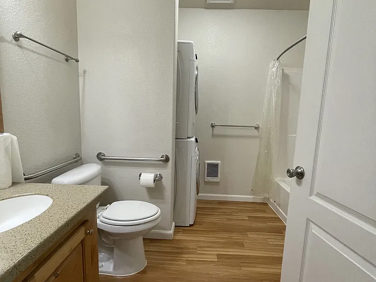 4401 Riverside Dr #B1 — Photo 6