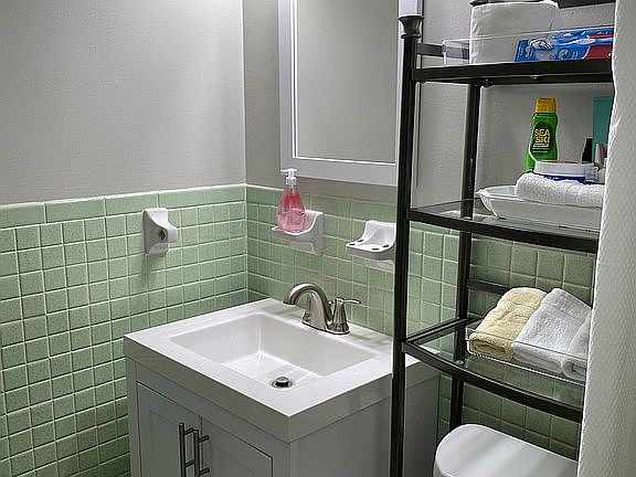 2nd bathroom