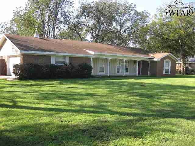 1st image of 704 Sycamore Dr