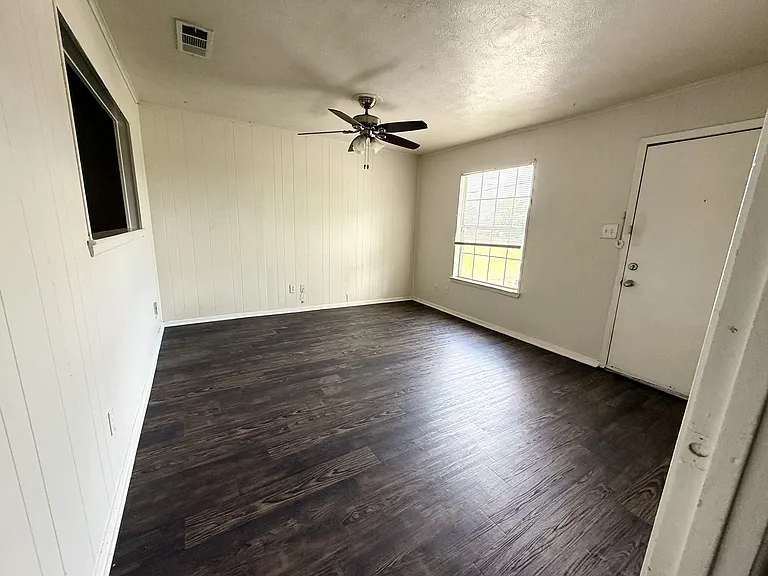 3525 Country Club Rd — Photo 3