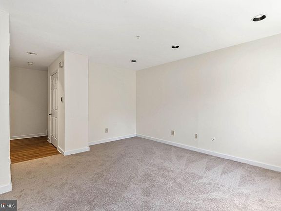 4th image of 1212 Lovering Ave #121