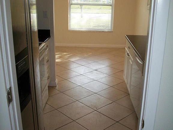 4th image of 320 Saint Regis Dr