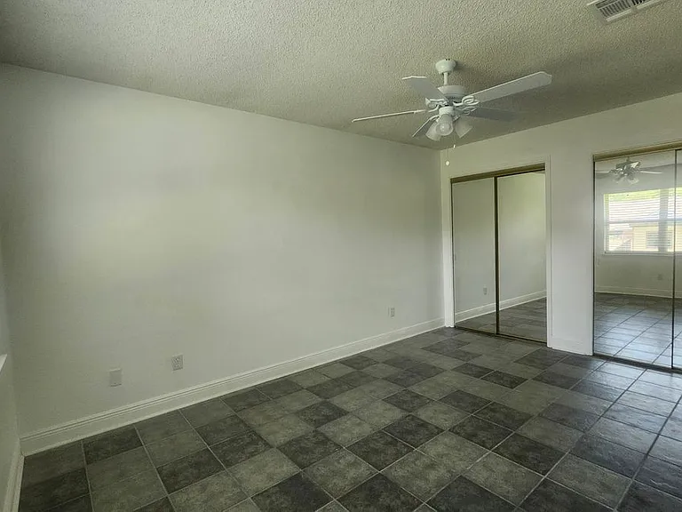 206 Canberra Ct — Photo 2