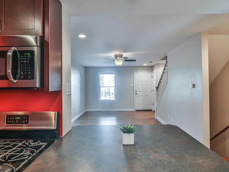 2831 Laclede Station Rd — Photo 9