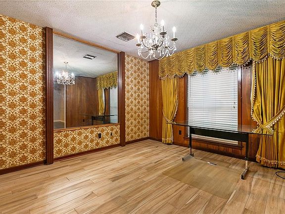 4th image of 527 Avenue K