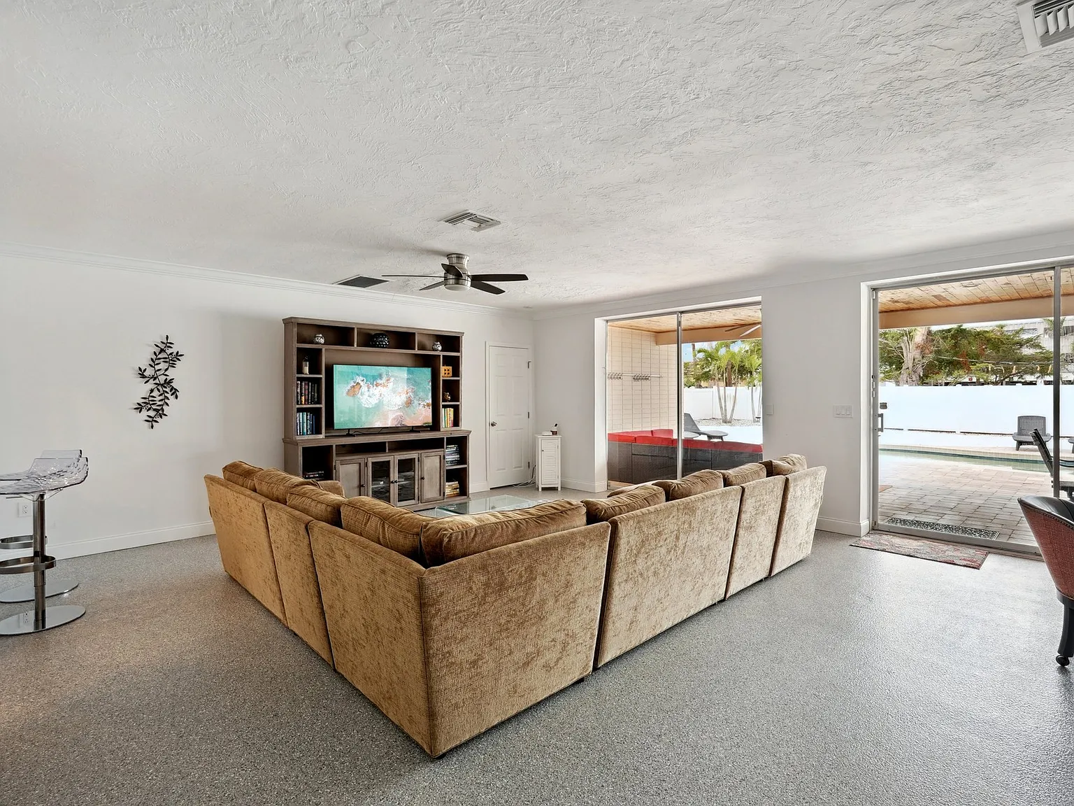 6 bed, 4.5 bath, 3071 sqft, $21,000 — Photo 3