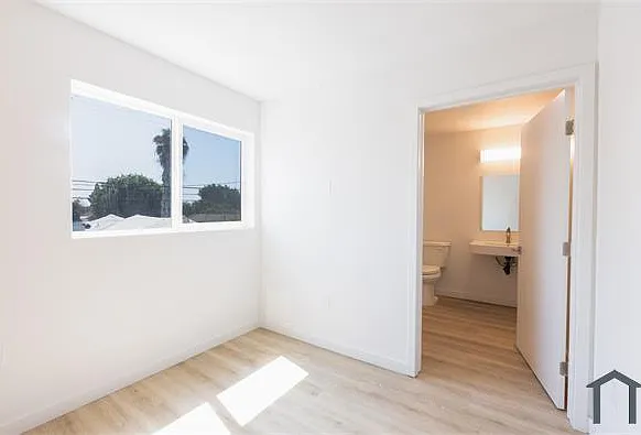 Studio, 334 sqft, $2,050 — Photo 4