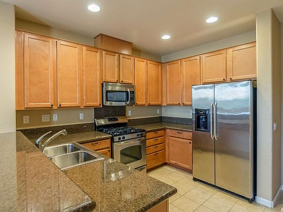 4th image of 1010 Hudson Cir