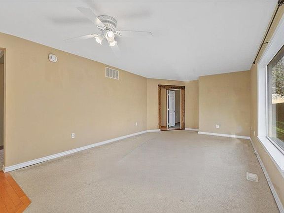 4th image of 415 E D St