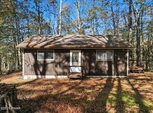 111 Chestnuthill Dr, Lake Ariel, PA 18436