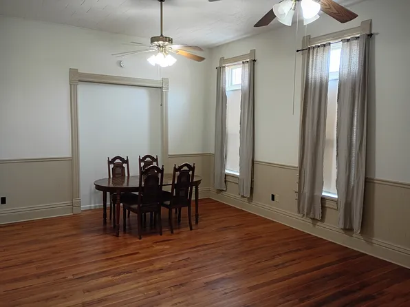 412 S Locust St, Delavan, IL 61734