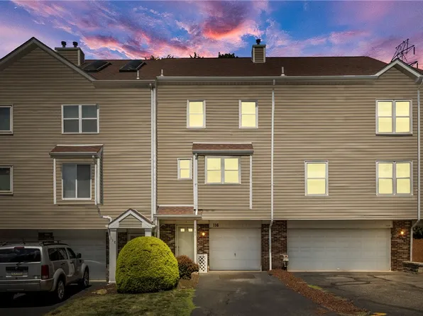 116 Old Village Ln, Bethel Park, PA 15102