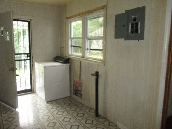 4th image of 4134 Harold St