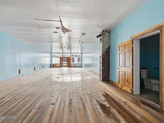 5th image of 315 Ogle Ave