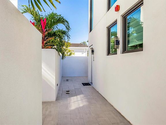 2nd image of 1558 4TH STREET #216