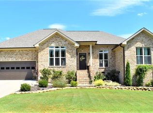 169 Villagewood Dr, Killen, AL 35645