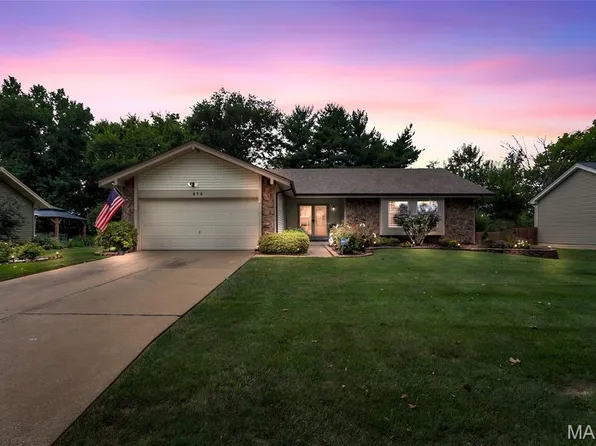 272 Big Sky Dr, Saint Charles, MO 63304