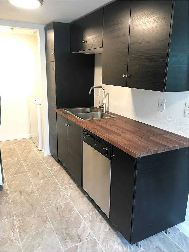 1 bed, 725 sqft, $1,800 — Photo 3