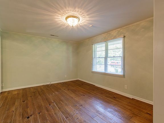 4th image of 106 E Grace St