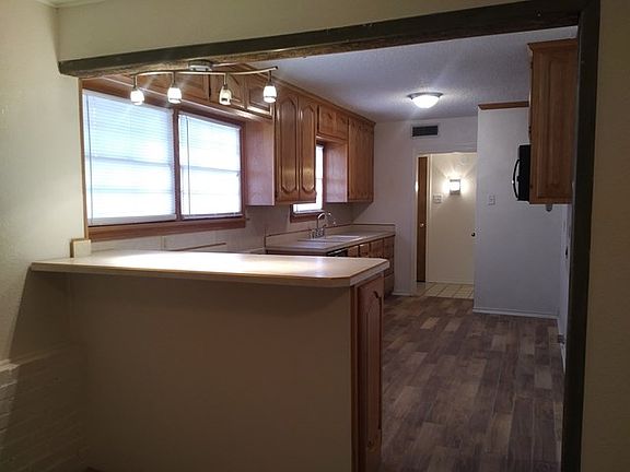 2nd image of 1628 E 42nd St