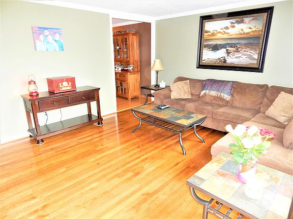 2nd image of 520 E Augusta Ave