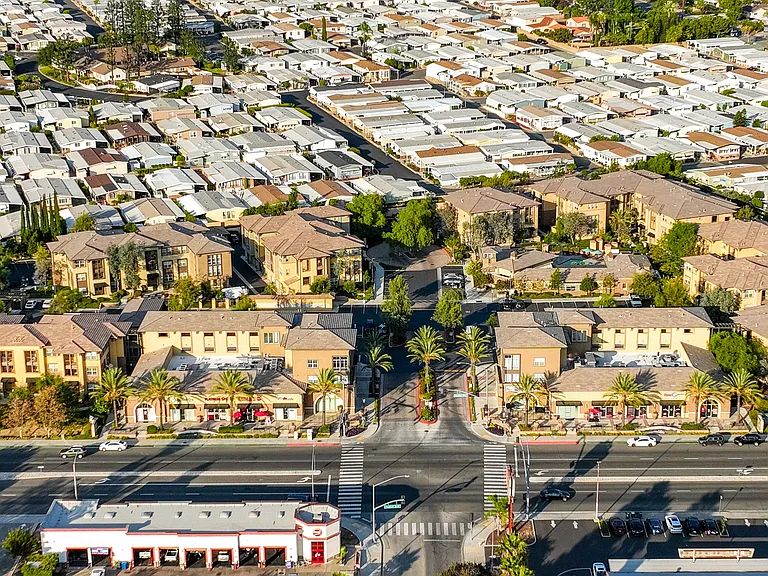 La Verne Village Luxury Apartment Homes — Photo 67
