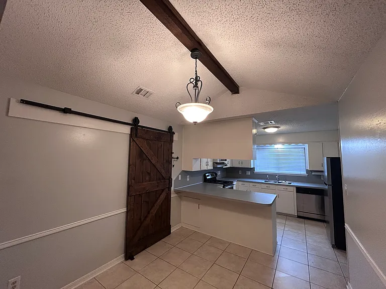 2614 Palmetto Dr — Photo 4