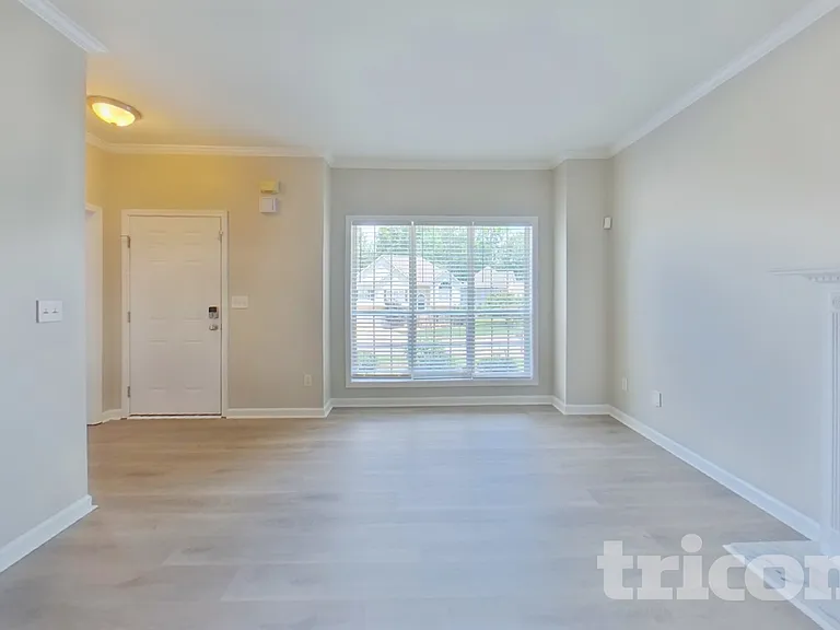 12264 Crestwood Ct — Photo 2